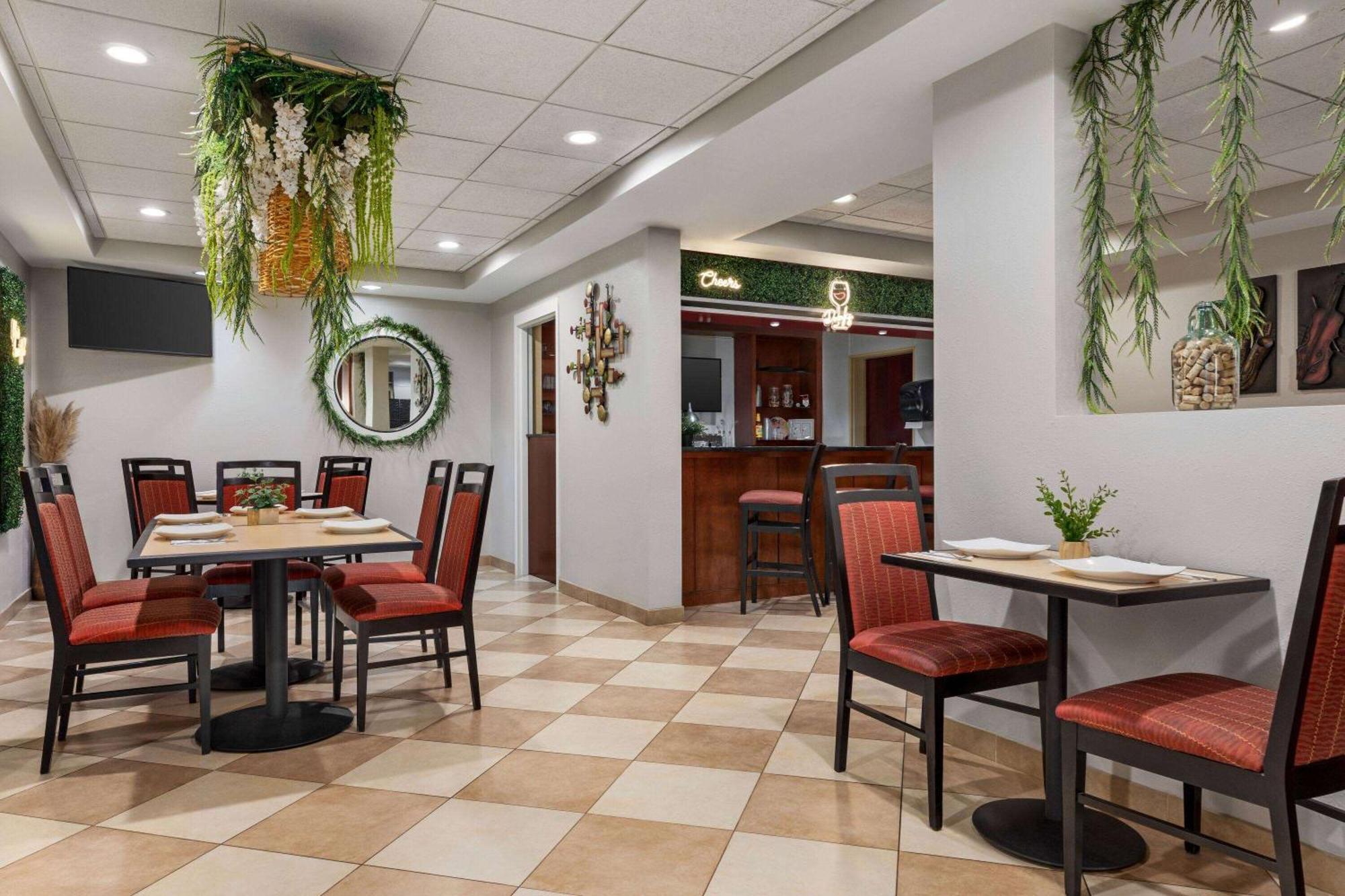 Hotel Wyndham Garden Duluth Extérieur photo