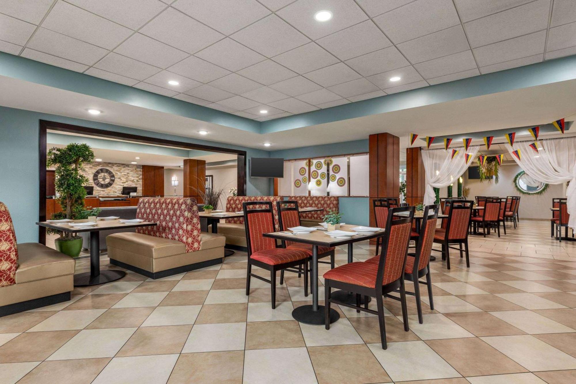 Hotel Wyndham Garden Duluth Extérieur photo