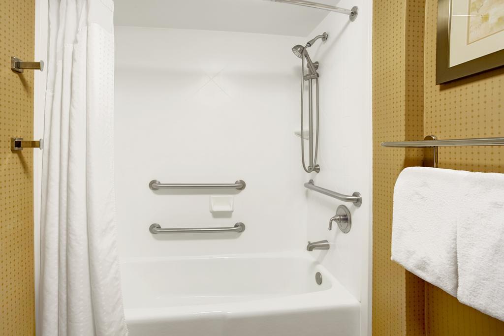 Hotel Wyndham Garden Duluth Extérieur photo